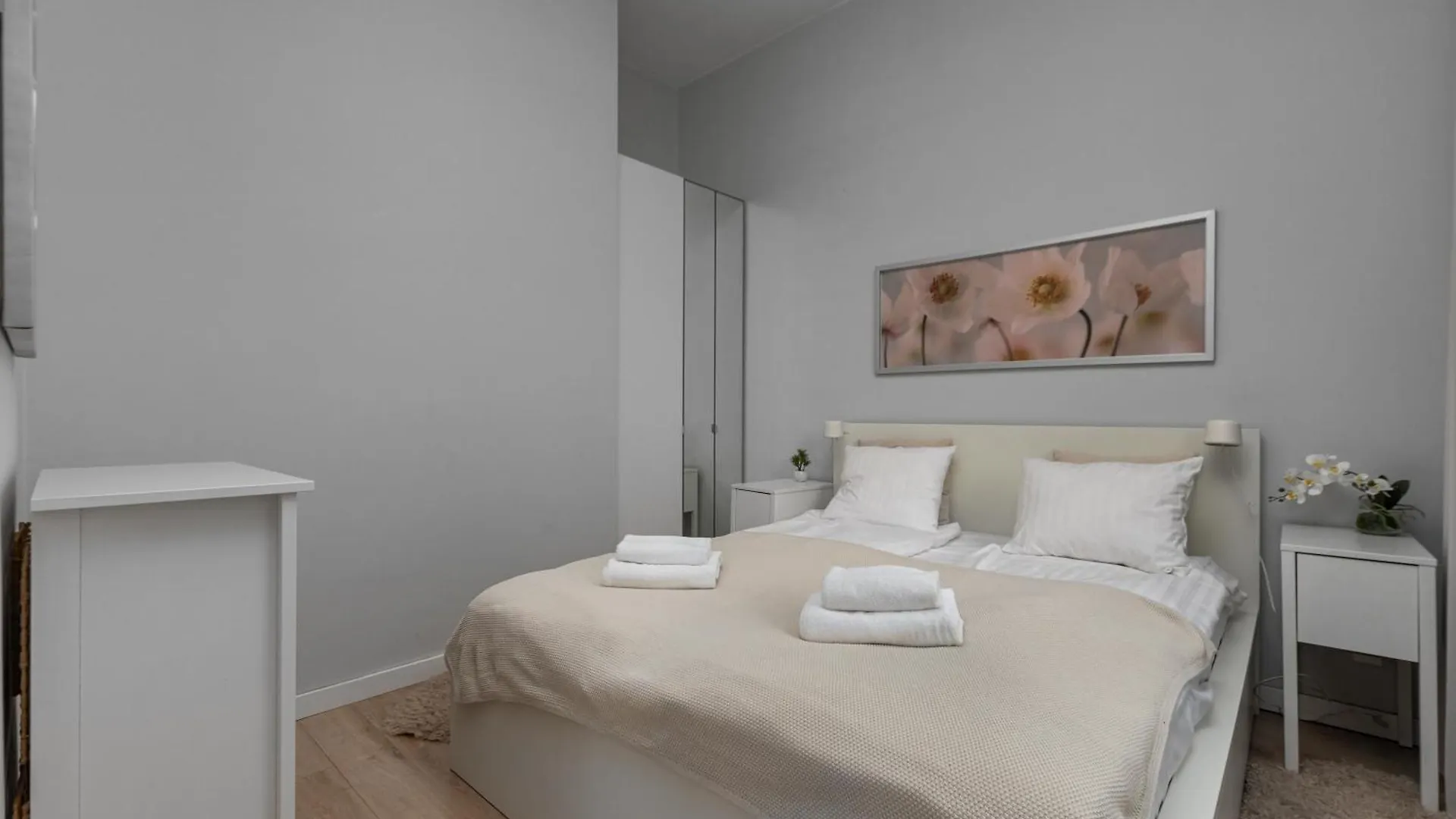 Traugutta 3 By Homeprime Warsaw Apartment