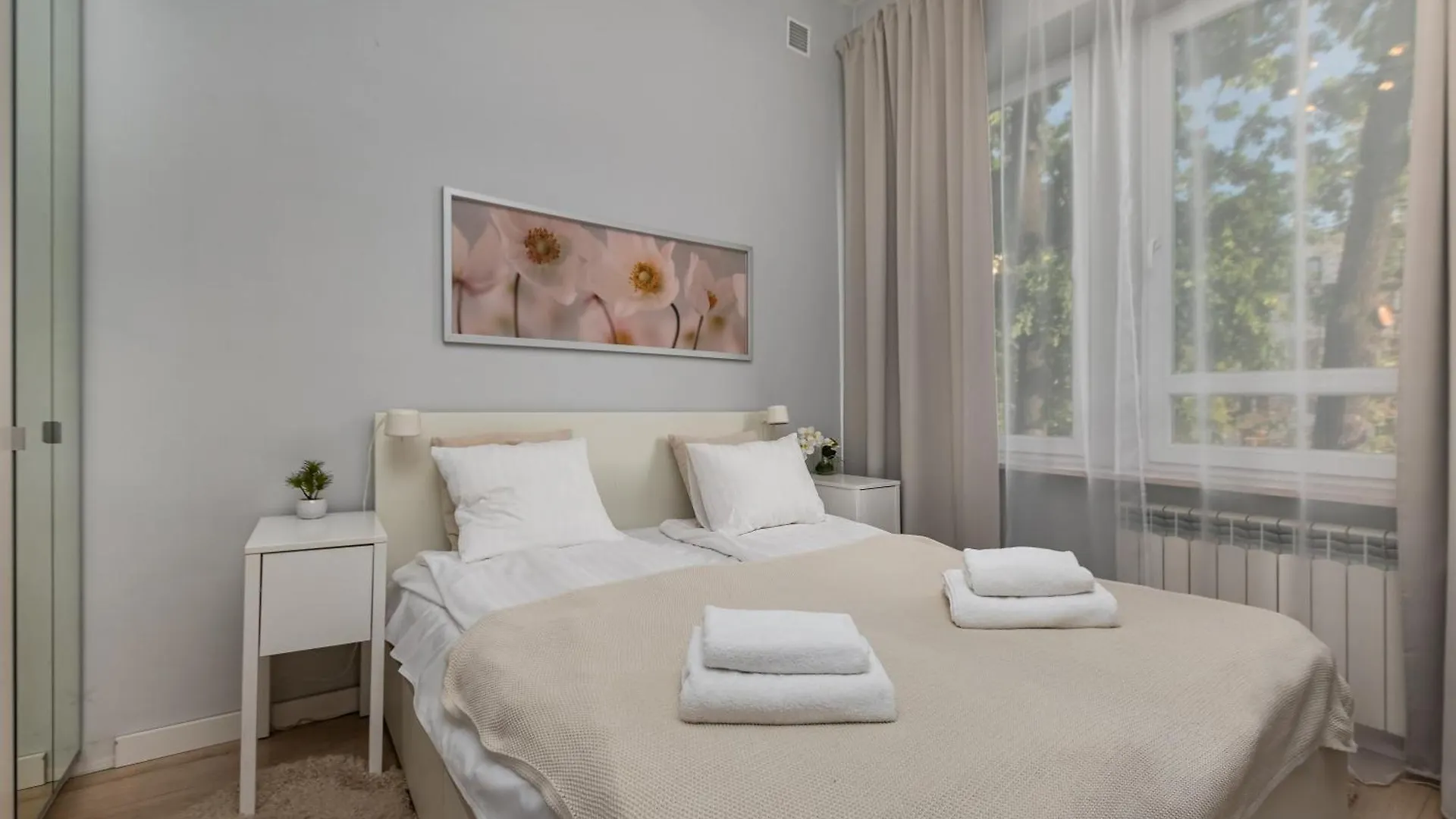 Traugutta 3 By Homeprime Warsaw Apartment